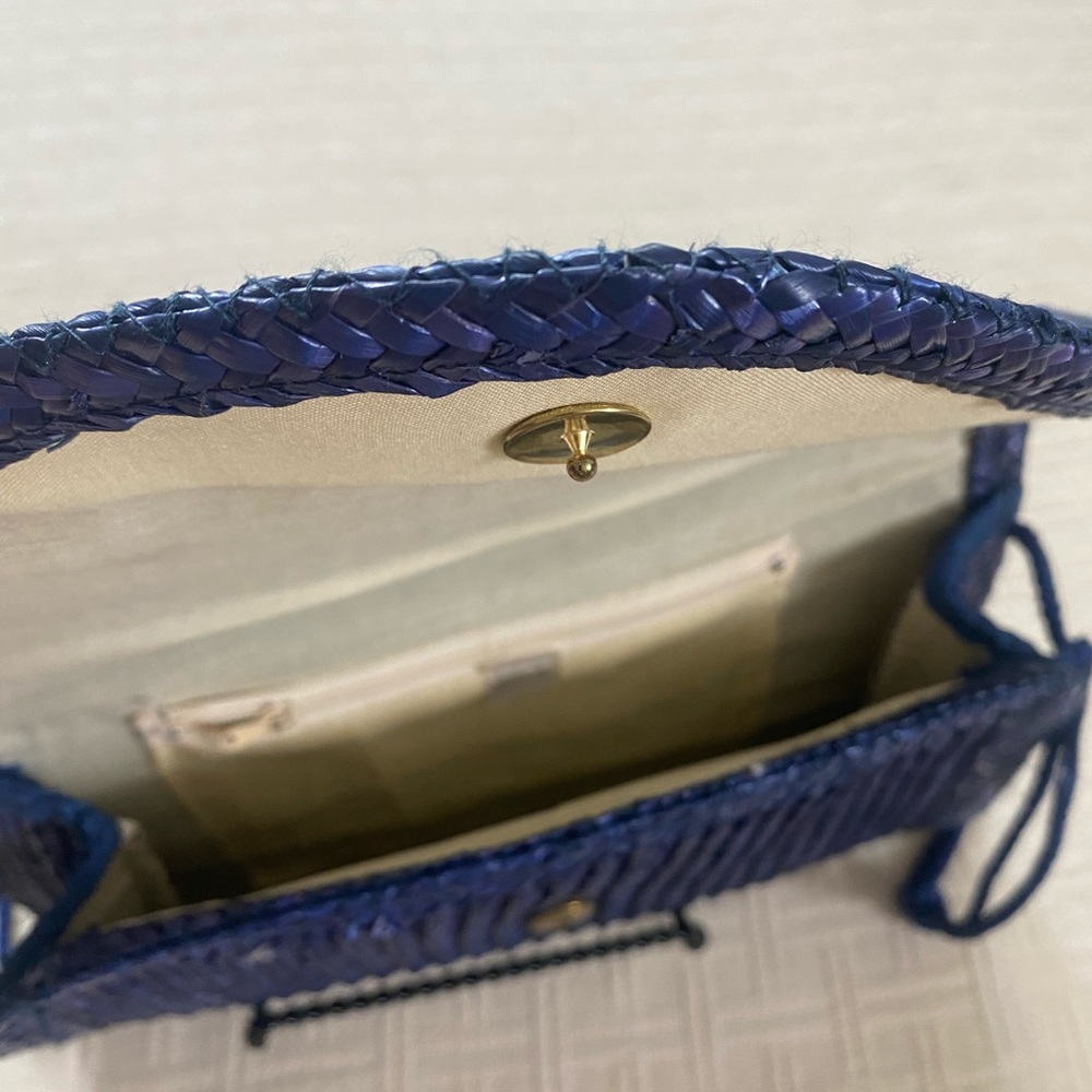 Indigo blue woven purse. - Picture 8 of 8